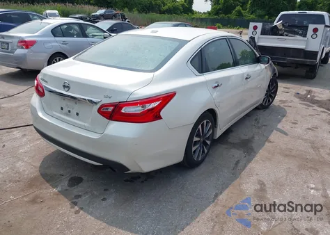 2017 Nissan Altima 2.5/2.5 S/2.5 Sl/2.5 Sr/2.5 Sv z USA, uszkodzony, nr VIN 1N4AL3AP8HC113266